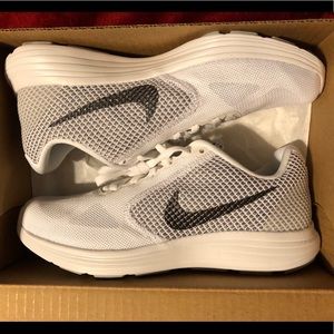 Nike Revolution Sneakers